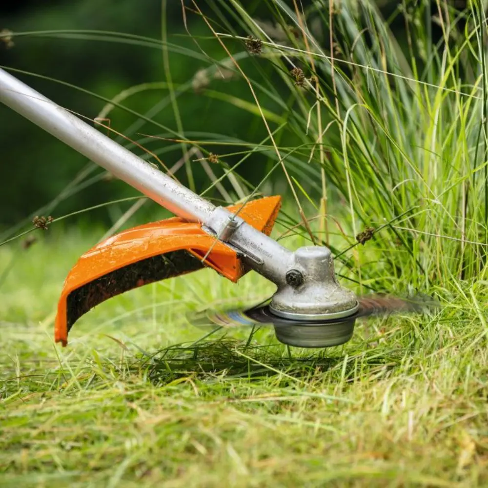 STIHL MB-KM Brushcutter KombiTool with GrassCut 230-2 Blade 2 STIHL MB-KM Brushcutter Attachment | GrassCut 230-2