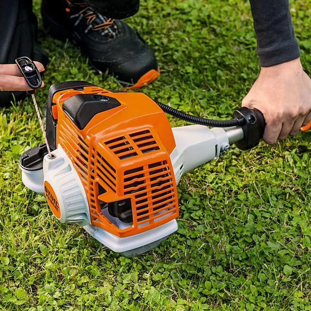 STIHL FS 94 C-E Petrol Brushcutter – AutoCut Head 3 STIHL FS 94 C-E petrol brushcutter with bike handle