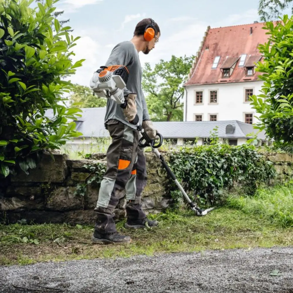 STIHL FH-KM 145° Scrub Cutter KombiTool Attachment 2 STIHL FH-KM 145° Scrub Cutter KombiTool Attachment
