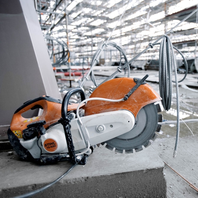 STIHL TS 420 Petrol Cut-Off Saw – 14" / 350 mm 2 STIHL TS 420 Petrol Cut-Off Saw – 14" / 350 mm