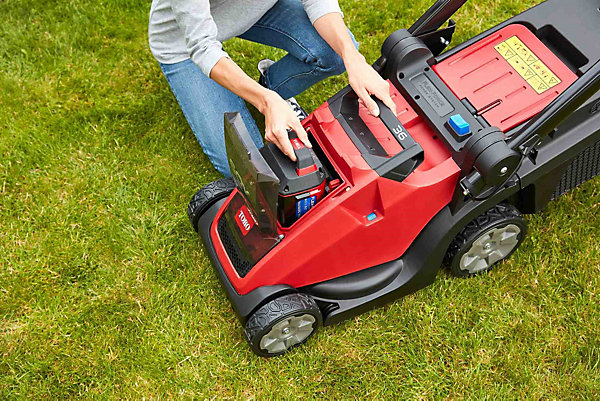 Toro eMulticycler 43cm Cordless Lawn Mower 21844 - Self Propelled 3 Toro eMulticycler 43cm Cordless Lawn Mower 21844