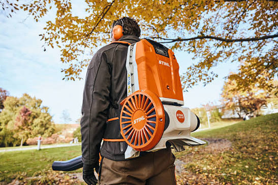 STIHL BGA 300 Cordless Backpack Blower - AP System 3 STIHL BGA 300 Professional Cordless Backpack Blower
