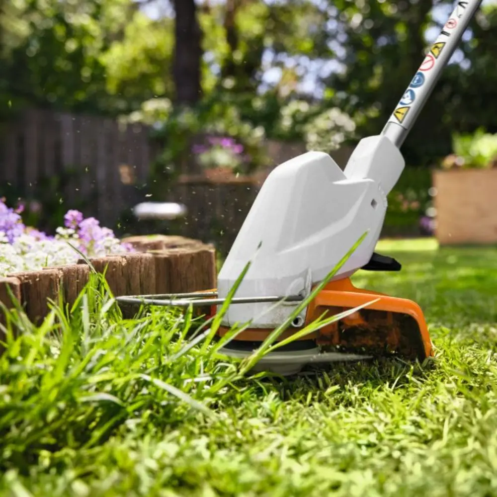 STIHL FSA 30 Cordless Strimmer Set with Battery & Charger 3 https://www.masseys-diy.co.uk/stihl-fsa-30-cordless-strimmer-set/