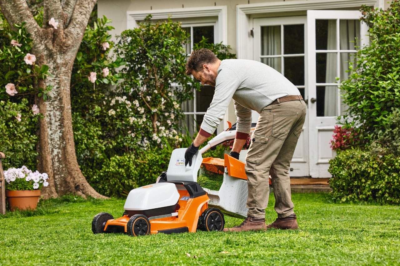 Stihl RMA 443 Cordless Lawn Mower - 41cm Push 3 Stihl RMA 443 Cordless Lawn Mower - 41cm Push