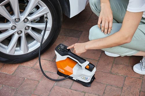 STIHL KOA 20 Cordless Compressor 2 Stihl KOA 20 inflating car tyre
