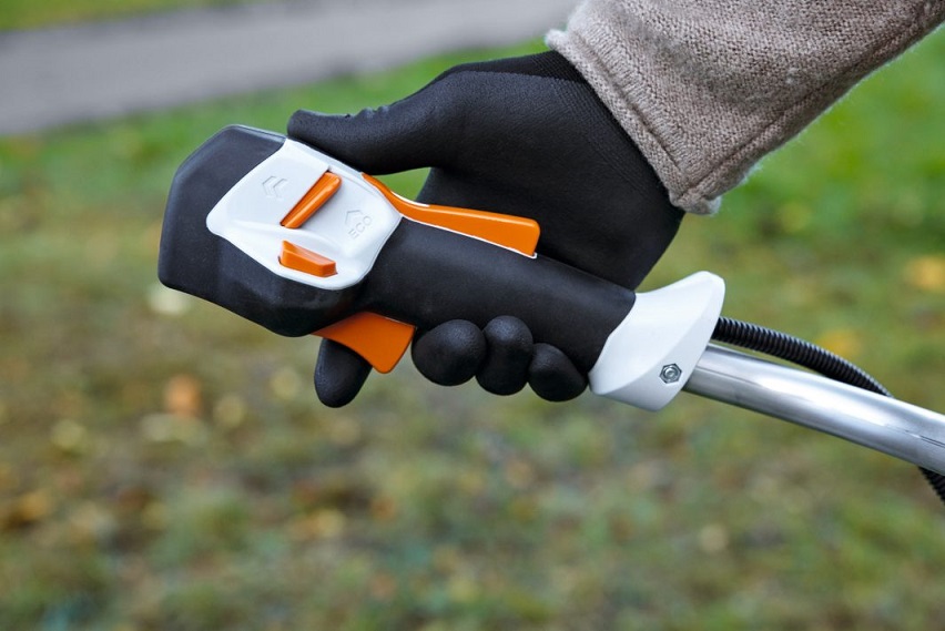 STIHL FSA 120 Cordless Brushcutter – AP System 3 STIHL FSA 120 Cordless Brushcutter Handle