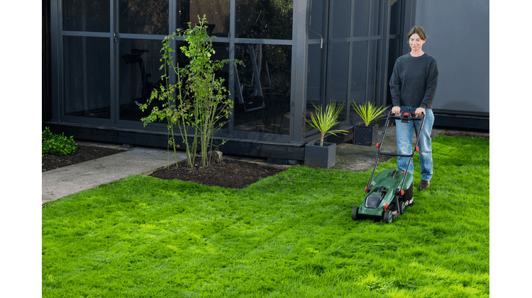 Bosch Rotak 18V-34 Cordless Lawn Mower Kit – 1 × 4.0Ah 3 Bosch Rotak 18V-34 Cordless Lawn Mower