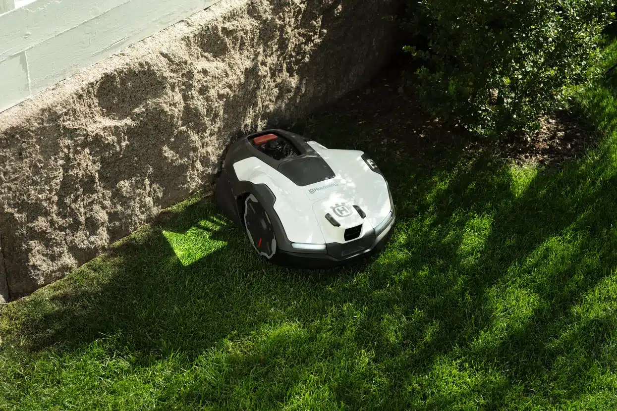 Husqvarna Automower 410VE NERA GPS Robotic Lawn Mower 2 Husqvarna Automower 410VE NERA