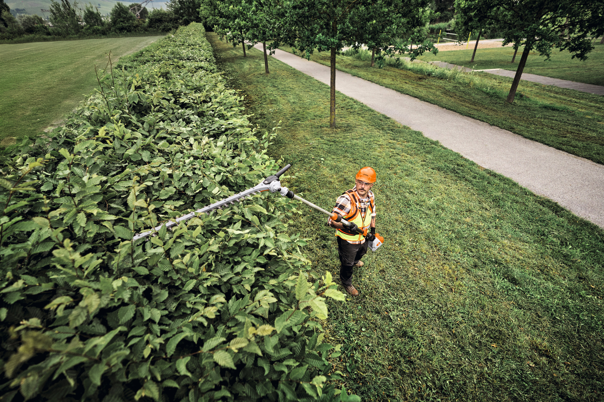 STIHL HLA 150 B Cordless Long-Reach Hedge Trimmer 3 STIHL HLA 150 B Cordless Long-Reach Hedge Trimmer