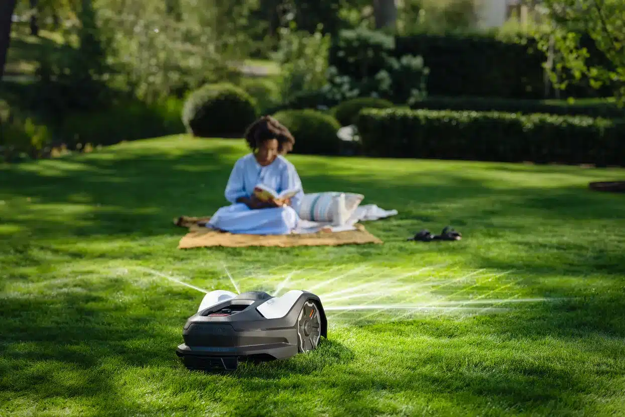 Husqvarna Automower 410VE NERA GPS Robotic Lawn Mower 4 Husqvarna Automower 410VE NERA with AI scanning