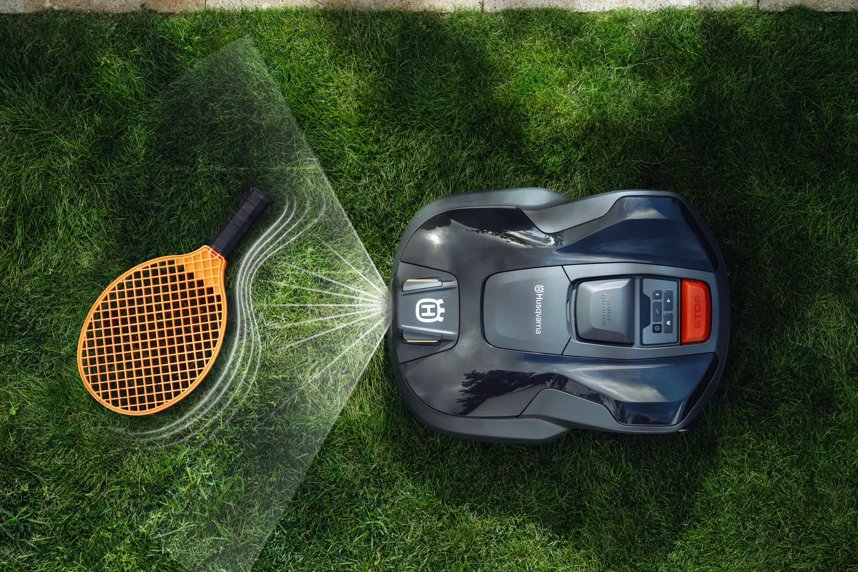 Husqvarna Automower 312V GPS Robot (Up to 1200m2) 2 Husqvarna 312V top view