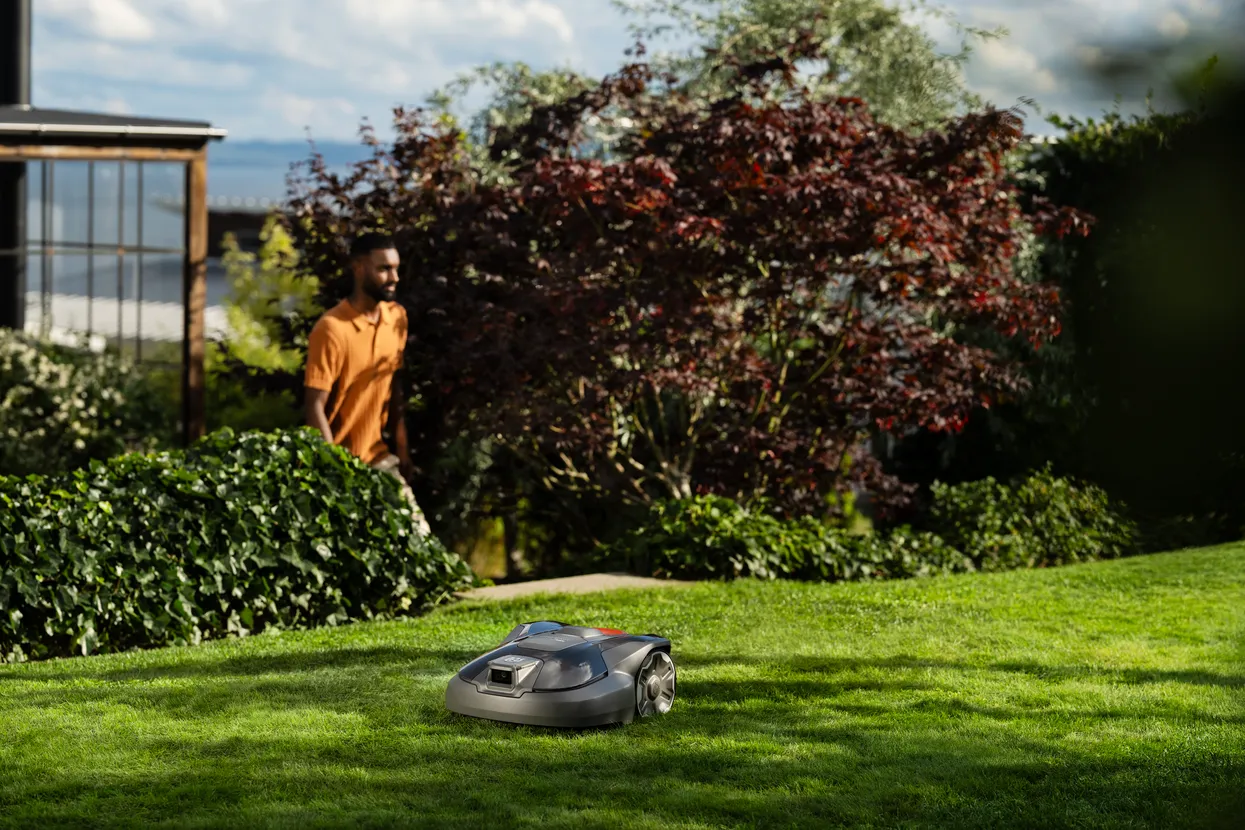 Husqvarna Automower 312V GPS Robot (Up to 1200m2) 3 Husqvarna Automower 312V in garden