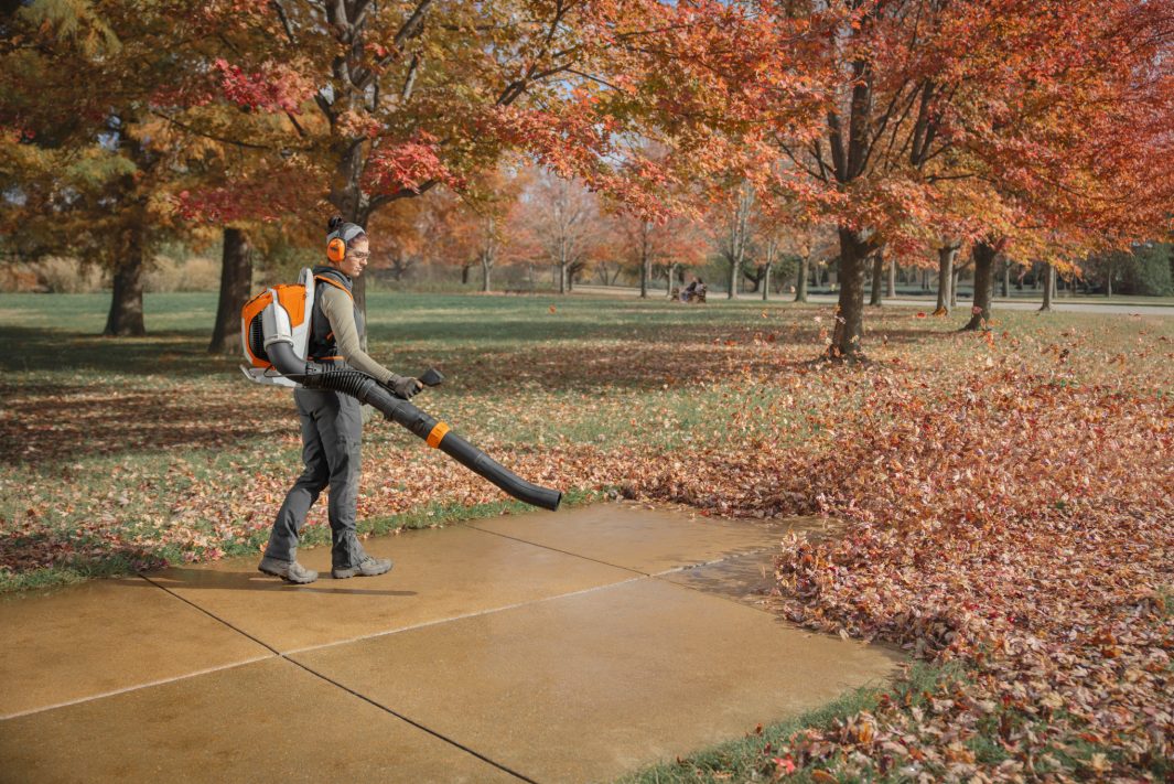 STIHL BRA 600 Cordless Backpack Blower - AP System 3 STIHL BRA 600 Cordless Backpack Blower - AP System
